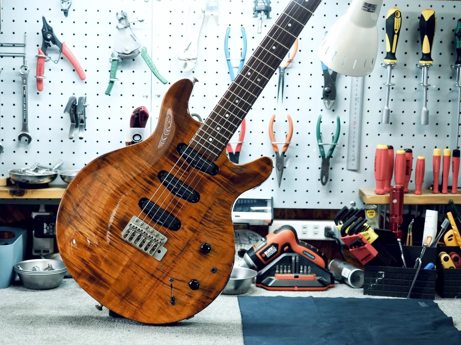 しばらく弾いていなかったギターを復活させる（HAMER / Mirage